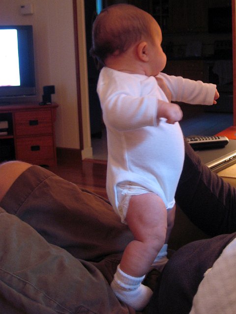 IMG_2831b.jpg - If only Catherine could balance herself, this standing thing would be a piece of cake!