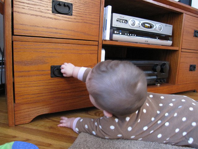 IMG_6365.JPG - Catherine is more mobile now and beginning to explore.  Guess it's time to childproof!