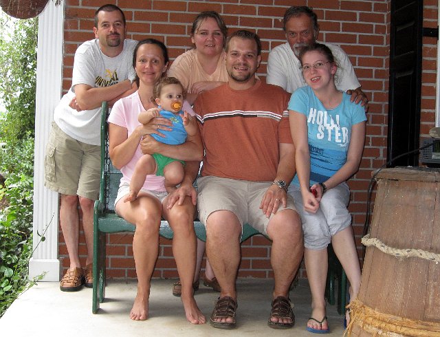 IMG_9196b.jpg - Family photo time ... of course you know we had to fit that in somewhere during our trip!