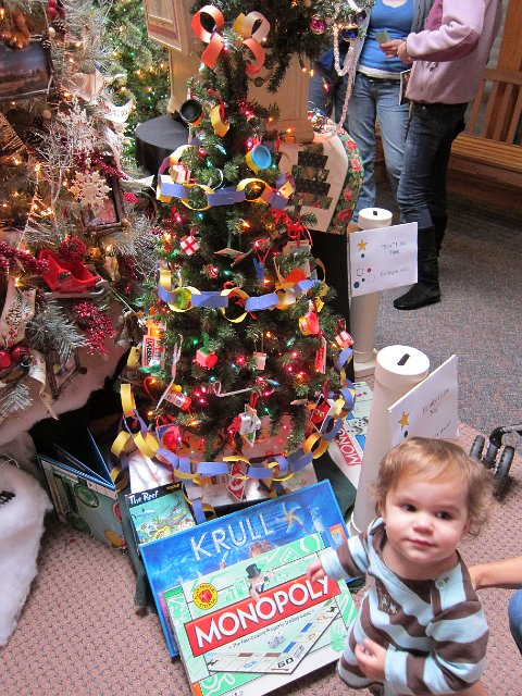 IMG_0580.JPG - We explored the Methuen Festival of Trees (and tried not to touch anything ... now THAT was a joke!)