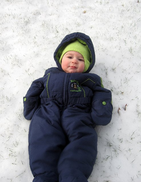 IMG_2267b.jpg - ... and probably still not, but he's experiencing his first snow!!