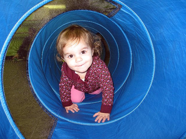 IMG_0744b.jpg - They had a break/play time between classes where she found the tunnel very entertaining ...