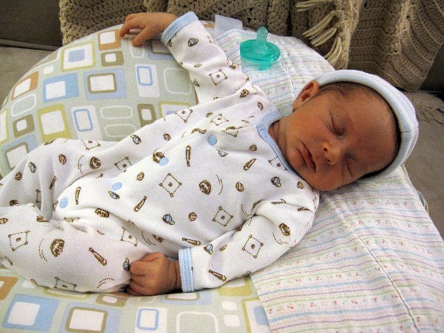 IMG_0911b.jpg - What a cute little boy!