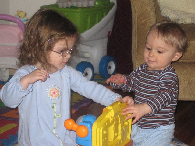 IMG_3382b.jpg - ... playing ...