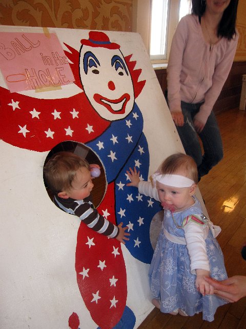 IMG_3428b.jpg - Nathan hoping to surprise Kaylin.