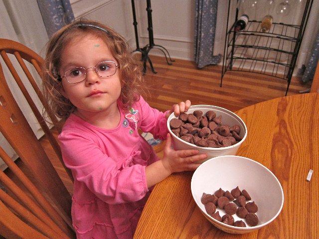 IMG_4243.jpg - Catherine is also busy helping Mom in some cookie baking preparations.  As far as I know, she only ate one.