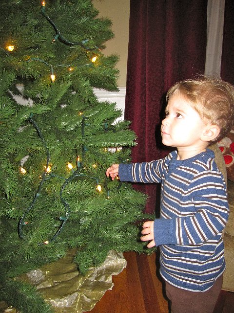 IMG_7419.jpg - Adjusting the lights is very serious business in the Burkett family .. Nathan needs to learn early.
