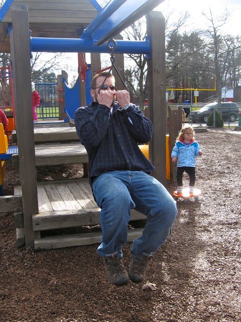 IMG_7512.jpg - I'm sure, Dad is just showing the kids how it is done ...