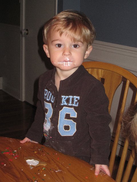IMG_7539.jpg - Somehow decorating turned into eating & I guess that is bound to happen.
