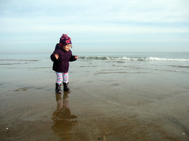 IMG_2455b.JPG - Gotta love the look of delight on the little gal's face.