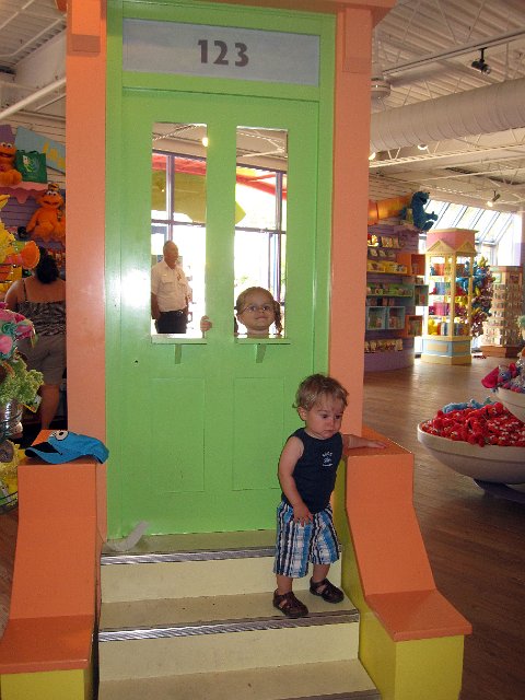 IMG_5232b.jpg - Knock, knock ...