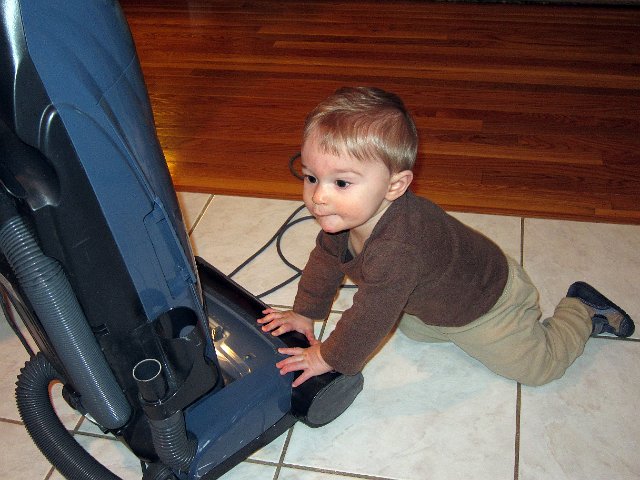 IMG_3086b.jpg - A glimpse at the activities of a 9 month old boy ... he likes pushing things around ...