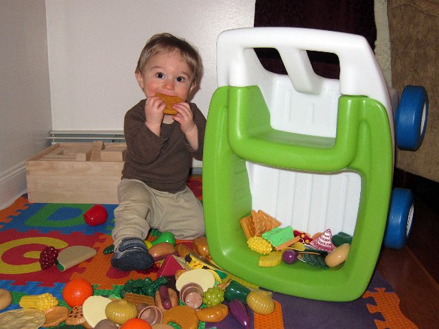 IMG_3093b.jpg - ... putting things in his mouth ...