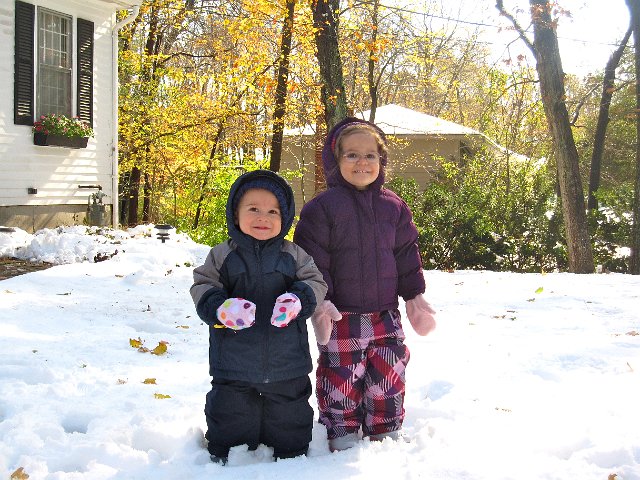 IMG_6795.JPG - Yes, the leaves are still on the trees and we're out playing in ~ 4 inches of very heavy snow.