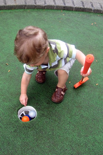 IMG_6335b.jpg - I guess that's one way to get the ball into the hole .. the kids are learning fast!