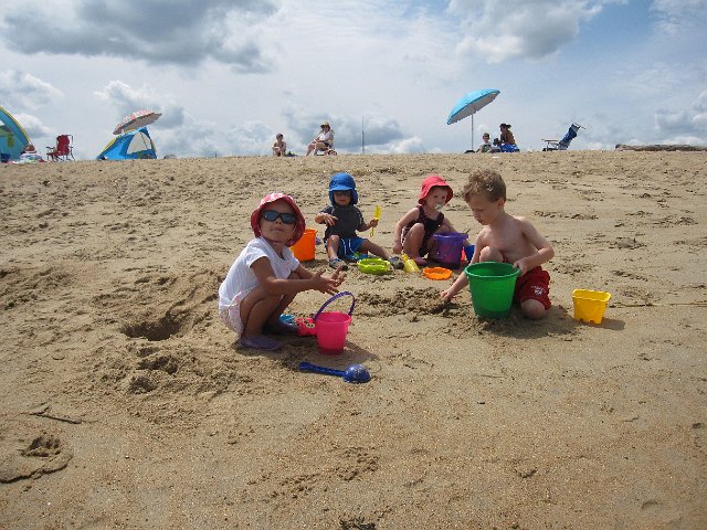 IMG_1528.jpg - What's better than a day at the beach?  A day at the beach WITH FRIENDS!  So glad you joined us, Colby & Kaylin (& Mama T).