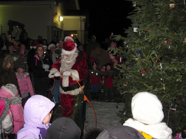 IMG_3136.jpg - Santa performing the honors of turning on the lights.