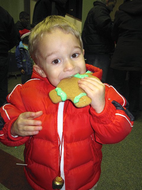 IMG_3181.jpg - And gingerbread man eating.
