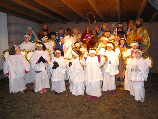 IMG_3308.jpg - This was the 34th Annual Outdoor Christmas Pageant and I hope to make it a tradition for the Burkett family.