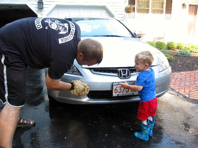 IMG_0910.jpg - Nathan is telling Daddy where he missed a spot ... LOL.