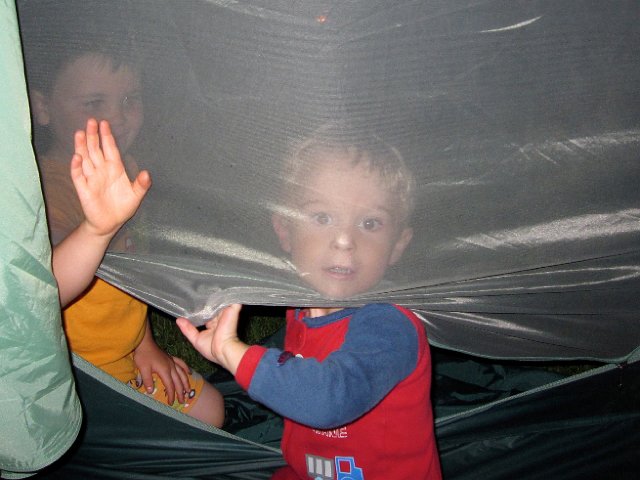 IMG_1146.jpg - It's getting close to bed time so the high-five exchanges begin with the boys.