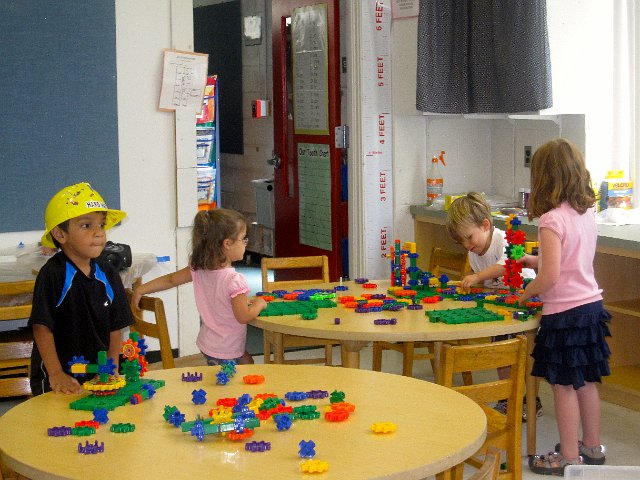 IMG_1206.jpg - "Number Soup" was the chosen class this year (as I'm pretty sure there will be more in the future).  The kids played while waiting for their parent at pickup time.