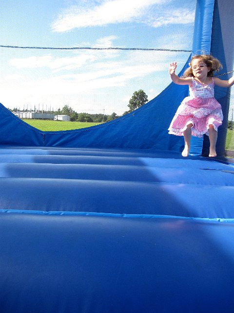 IMG_0349.jpg - Following the party, we were free to enjoy the rest of the park.  Of course, the bouncy house was our first stop!