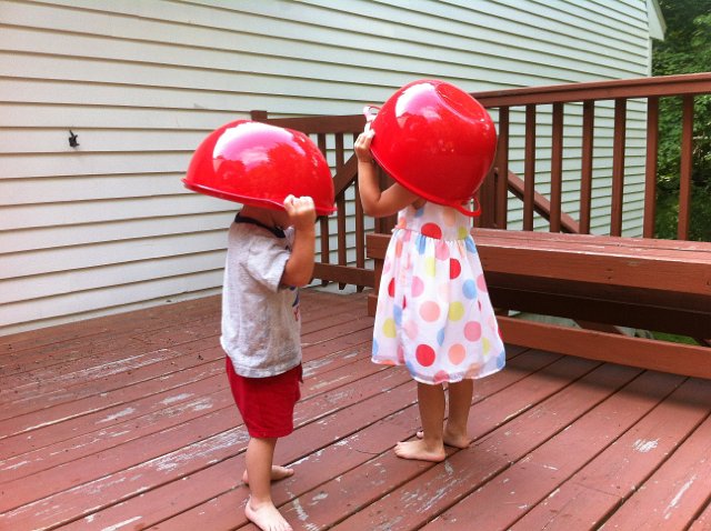 IMG_2232.jpg - All it took in this case were 2 very big tupperware bowls and they thought they were Elmo!