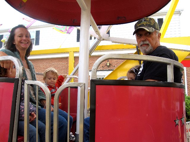 IMG_2326.jpg - Off to the Ferris Wheel with Grandpop ...