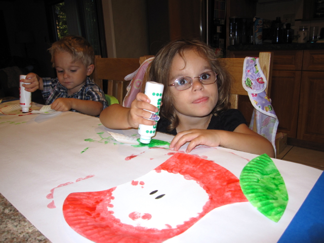 IMG_2058.jpg - Even after a long day of apple picking, there's always time for a craft.