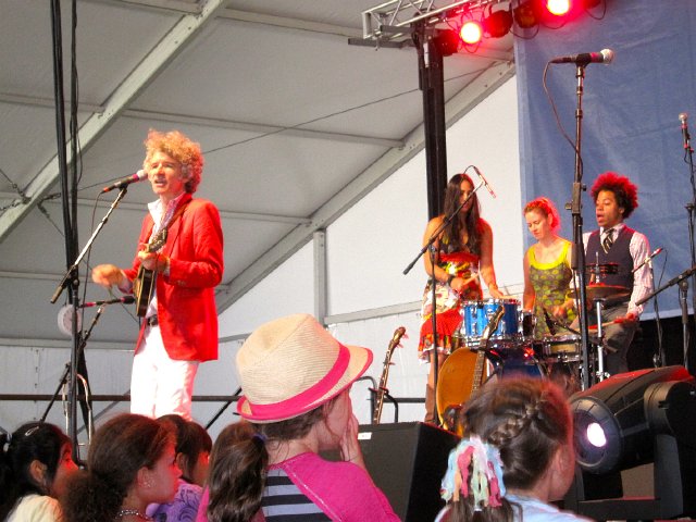 IMG_2147.jpg - The final concert that we attended was Dan Zanes & Friends, they were fantastic!