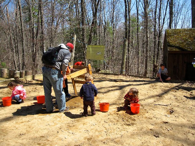 IMG_5185.jpg - The giant sandbox was an awesome attraction too.  Kids are given the chance to dig and take home some gemstones.