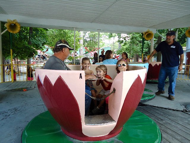 018.jpg - I guess they're ready for a Tea Cup spinning.