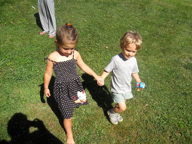IMG_7498.jpg - Awww, cousin love!