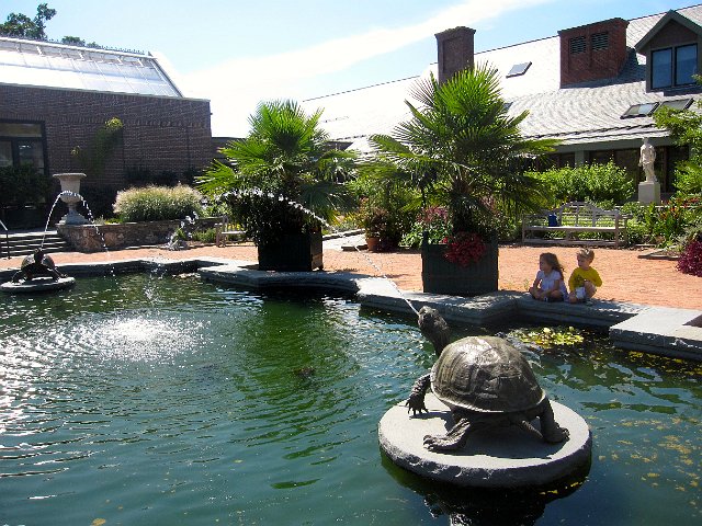 IMG_7788.jpg - We relaxed by some turtle fountains as Michael got us lunch.