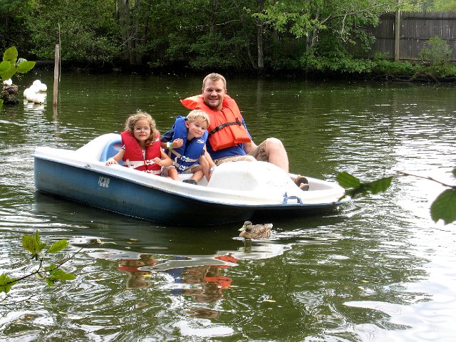IMG_7913.jpg - Time for a little boating adventure ... lookout for those ducks!