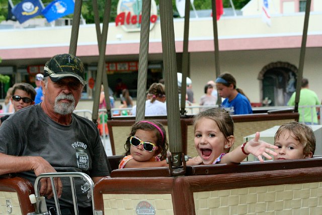 _MG_4856.jpg - Grandpop and all his grandkids went up, up, up in the Balloon Race.