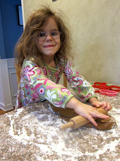 IMG_6694.jpg - We were also busy making a care package for Grandpop, Grandmum, Aunt Jess, Ty & Cousin Kirra that included some gingerbread cookies.