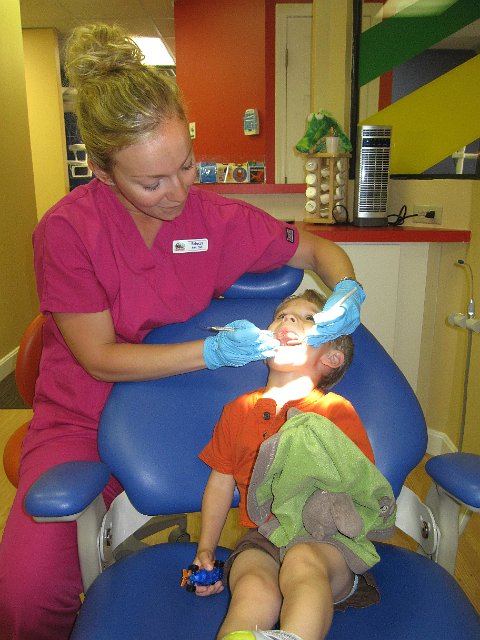 IMG_7036.jpg - Success!!  Nathan's first dentist appointment, yippee!!