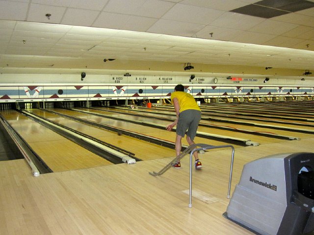 IMG_7178.jpg - Even Uncle Tom experienced his first candlepin game (we only have 10-pin bowling at home in PA).