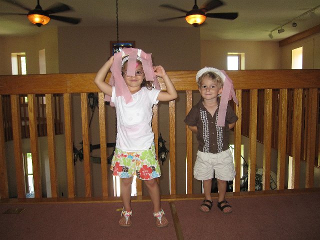 IMG_7427.jpg - The kids with their jellyfish creations, LOL!