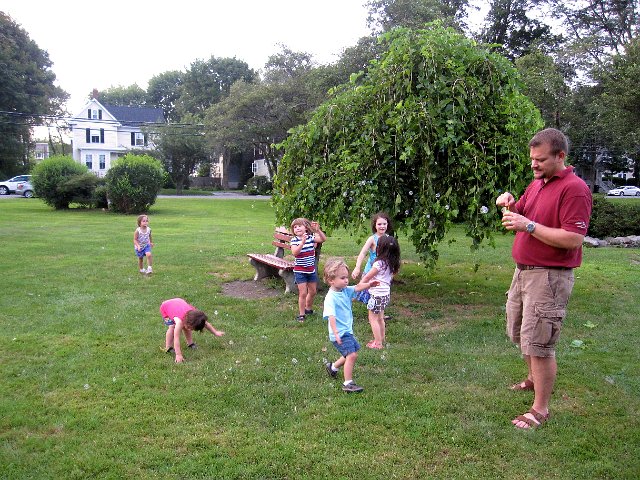 IMG_7442.jpg - Throw in some bubbles and suddenly the number of kids you are entertaining increases/doubles!