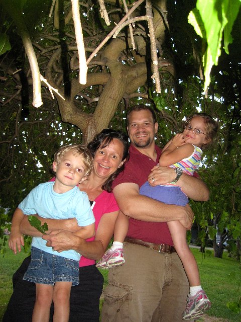 IMG_7459.jpg - The Burkett family under the "umbrella" tree.