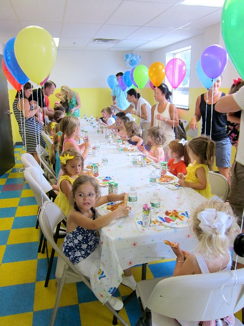 IMG_7502.jpg - Lots of bouncy, jumping fun and then it was time to eat!