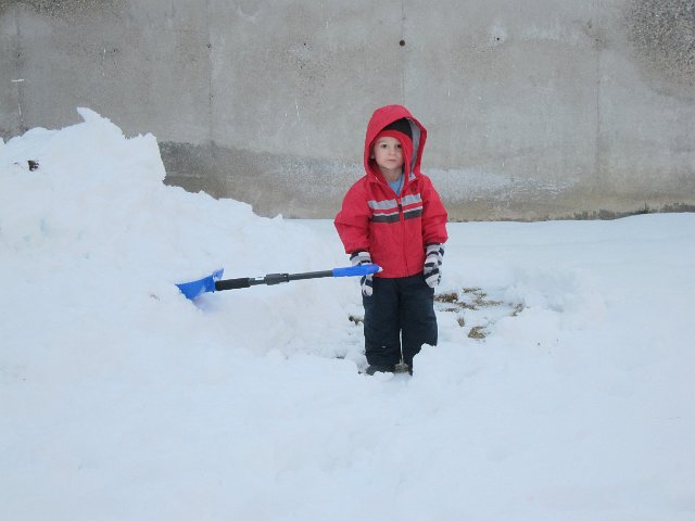 IMG_6843.jpg - Nathan, meanwhile, heads back to shoveling.  And, so serious about it too!