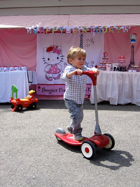 IMG_6125.jpg - But then, to our surprise, he also found a scooter and took off on it without any hesitation!