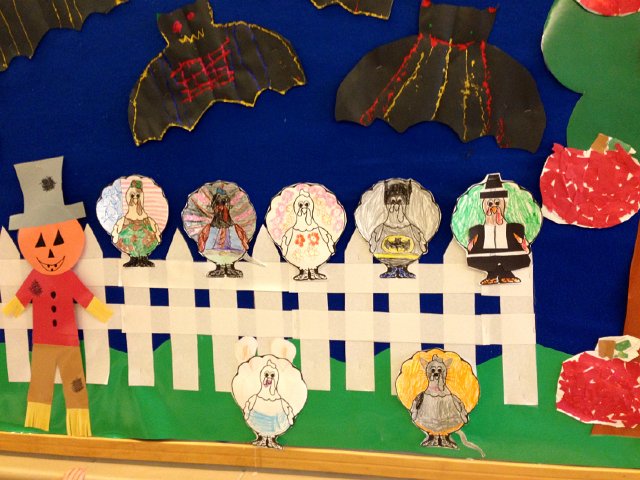IMG_5188.jpg - Catherine's turkey in disguise is the one on the far right dressed as a pilgrim.  Nathan and Mommy were the Sunshine Readers for the Kindergarten class and caught this display.