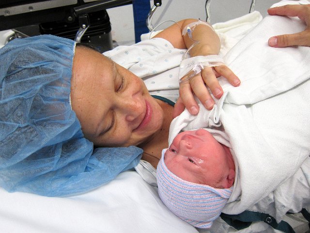IMG_1566b.jpg - Hello there, little one, welcome to the world!! You can call me 'Mommy'.