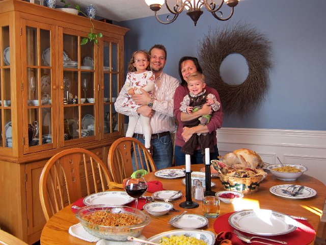 IMG_4208.jpg - Family Photo for Thanksgiving 2011