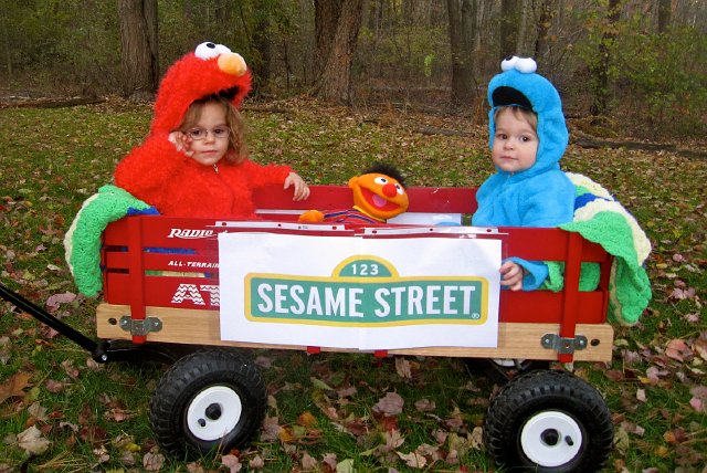 IMG_6926.jpg - The Burkett kiddos represented their favorite lil friendly monsters for Halloween.